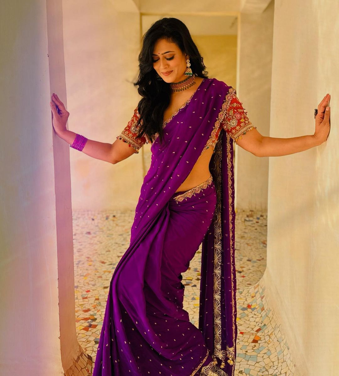 Bollywood Actress Shweta Tiwari Stills in Violet Saree